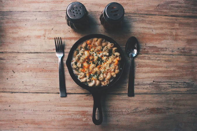 Friday Night Bites: Cheesy Mac & Cheese Skillet